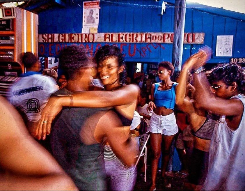 A community gathered around street dancers